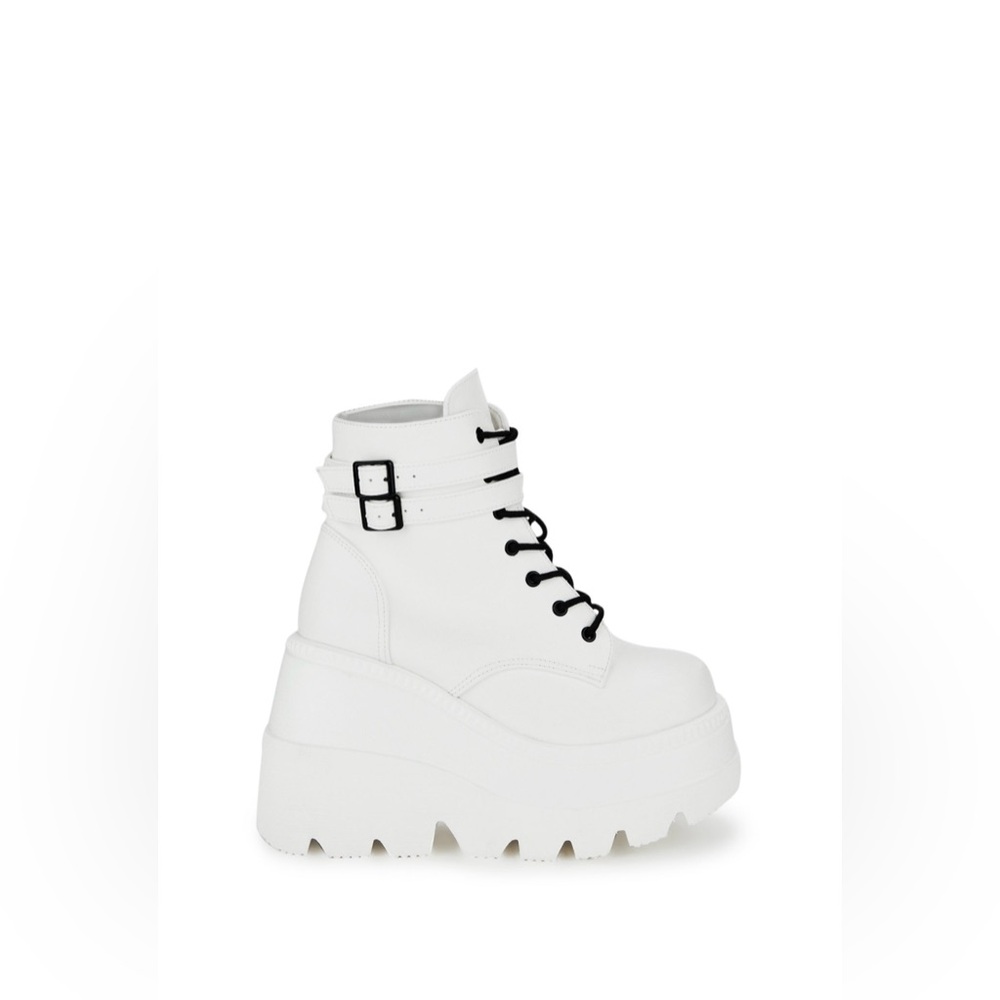 Women’s white platform combat boots - size 5 - brand new, still in the box